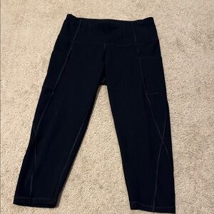 Women’s Black Cropped Leggings Size M